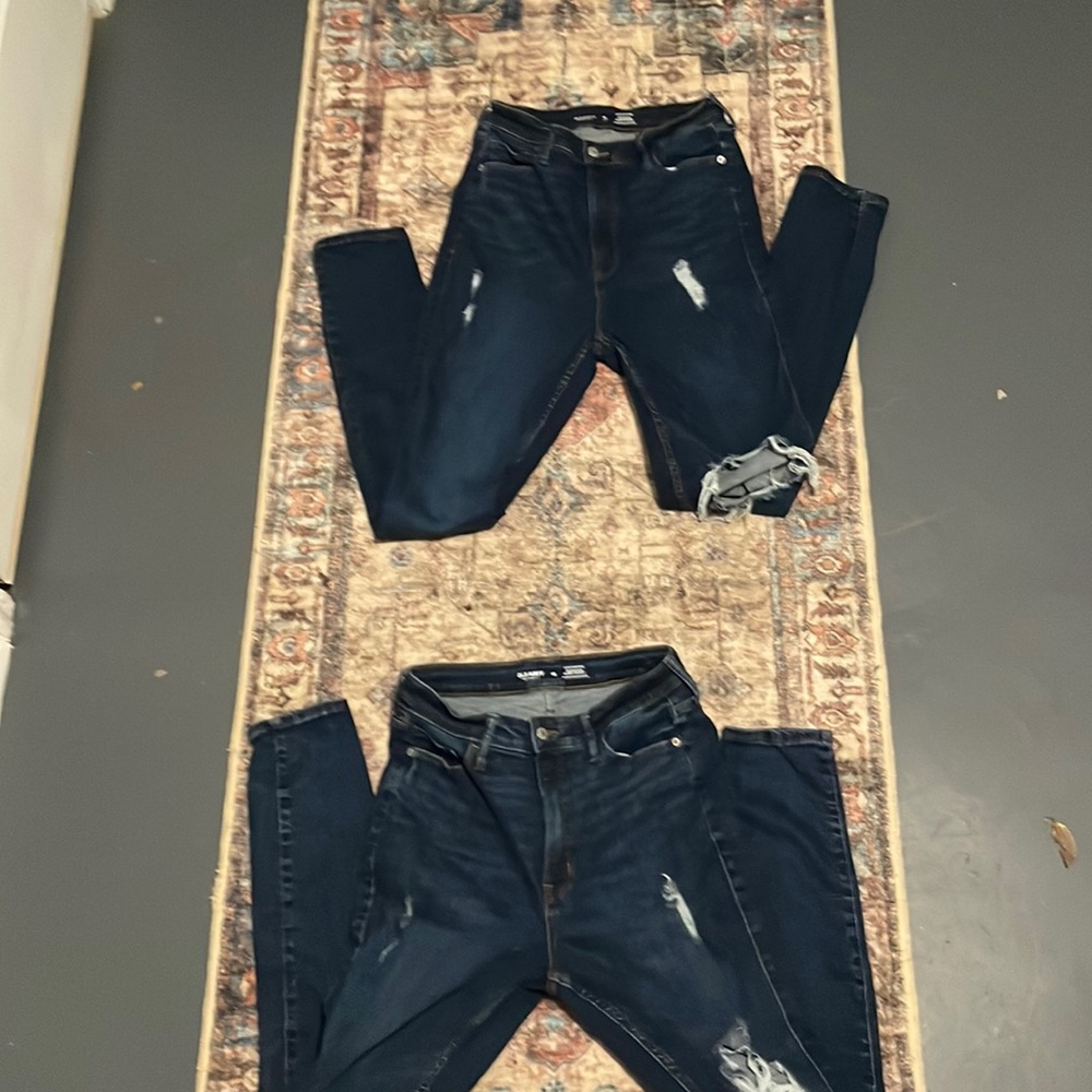 Old Navy distressed jeans.  Size 10